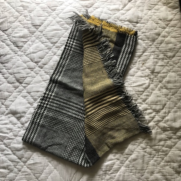 ✨3 for $20✨ NWOT scarf from Fashion Nova - Picture 2 of 2